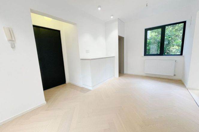 Julu rd Grand Plaza newly renovated2 br Apt &wall heating &gym/pool