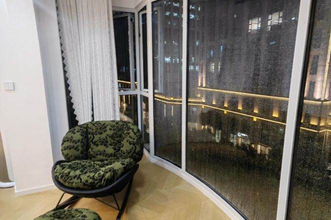 Nice view 2 br near North Bund. 5 mins walking to L 12 .