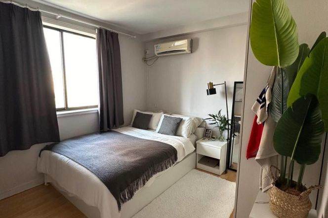 6-Week Room for Rent in the Heart of Jing’an (Aug 20 – Oct 1)