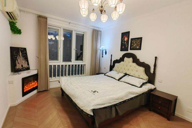 Nice view 2 br near North Bund. 5 mins walking to L 12 .