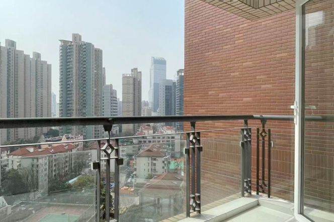 Top Compound+Spacious&Modern 3Bdrs 2Baths Apt+Hua Shan Rd+An Fu Rd+Wu Kang Rd+Large Balcony