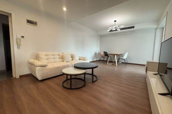 Dapuqiao elevator 2BR apartment with balcony