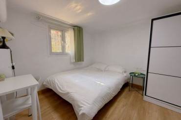 Cozy room near jingan temple, just 2 roommates close to SJTU, advance booking accepted