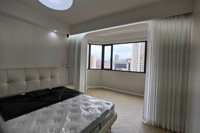 2 Brs with Brand-new Dec, Floor heating, South Facing, 120 sqm @ Caobao metro L1&12