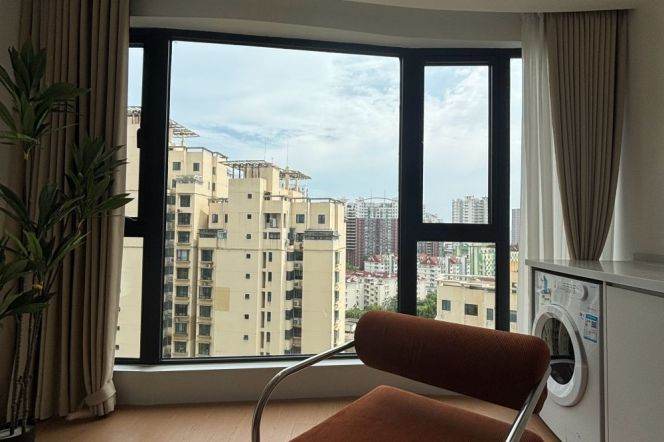 Spacious& Bright&New 2Bdrs 1bath Apt+L3+4+10 Hong Qiao Rd+Good View+Floor Heating+Good Compound