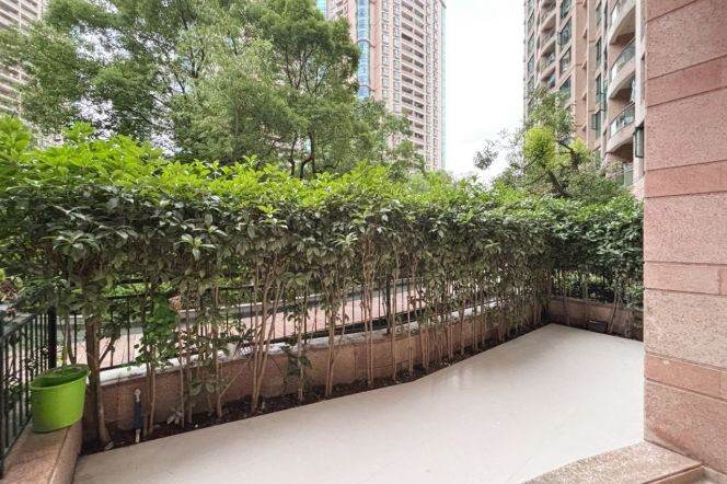 4BR Apartment in Lujiazui with Private Garden
