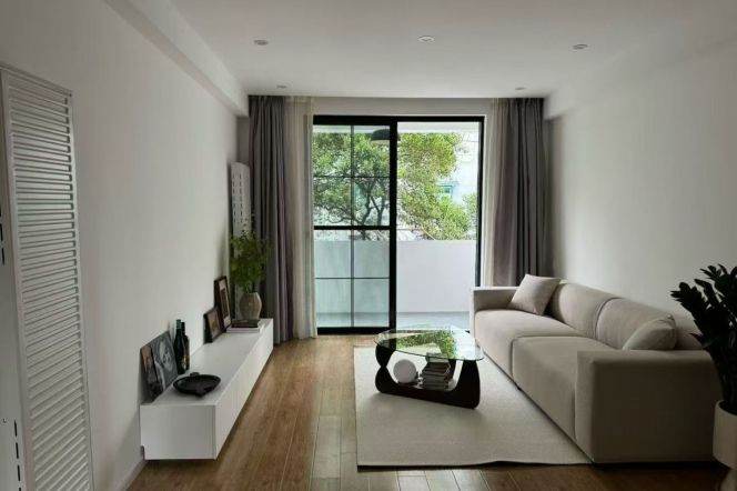Bright 1Br+Balcony @ L10/11 Jiaotong university