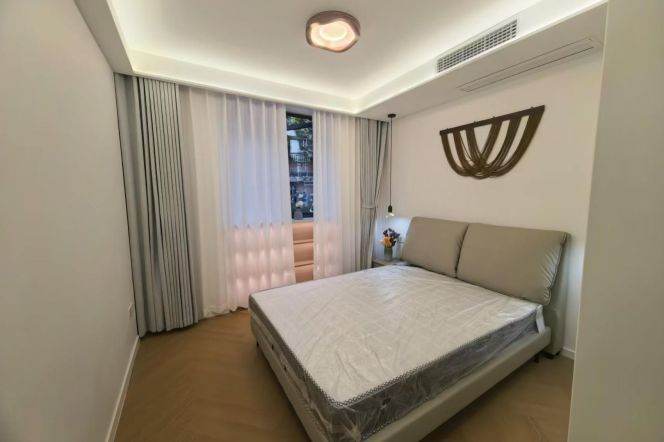 Brand new 1+1br with yard @Huangpu Line 4/9/12
