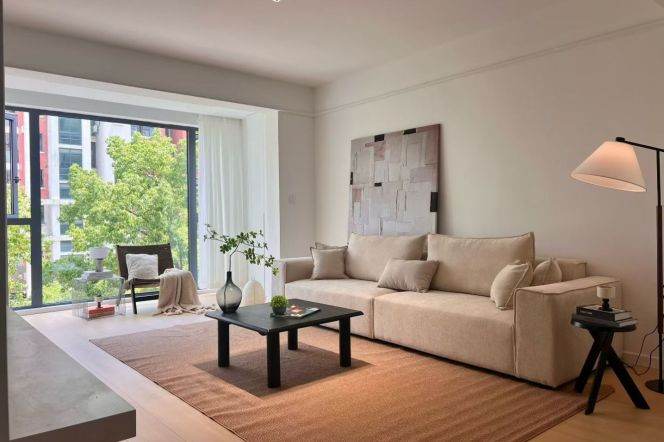 Suzhou creek newly renovated stylish 3 br Apt &floor heating for 19k