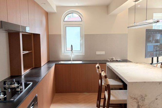 125sqm brand new 1br with balcony nr Xujiahui CBD