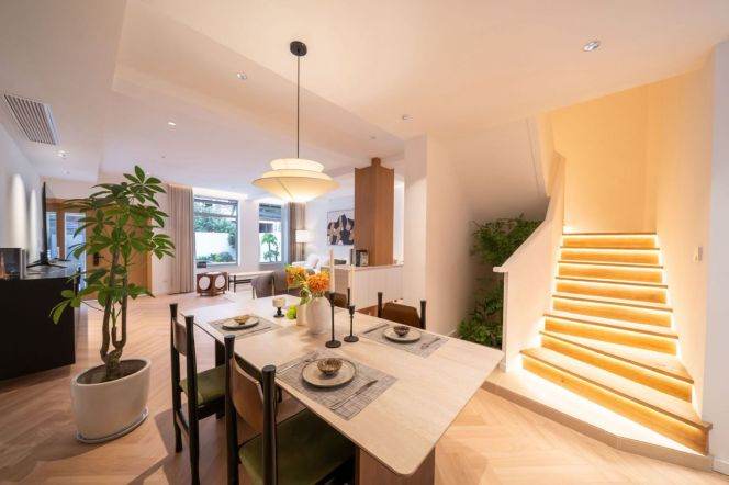 brand new  big  duplex 4brs floor heating nice garden near line 1,4 and Xujiahui