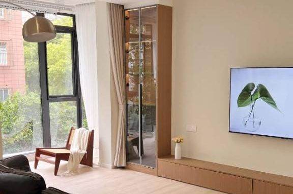 West Yan'an rd 120 sqm Apt&Central AC&Oven/ greeny compound  14K