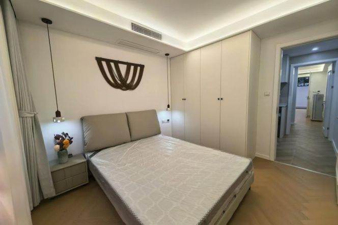 Brand new 1+1br with yard @Huangpu Line 4/9/12