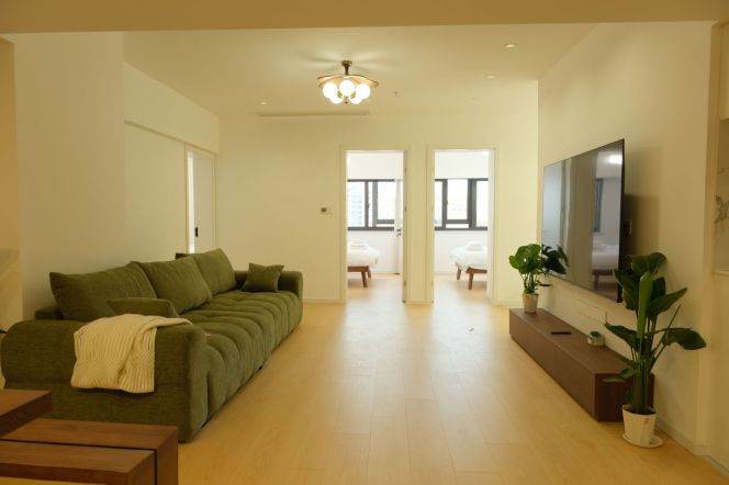 Short Term super nice modern 3 br with 2 baths 17K golden location M2/7/14 Jing'an Temple 