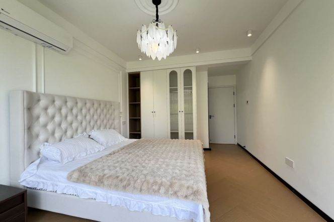 Pudong 155 sqm 4 br Apt &floor heating &oven 25k