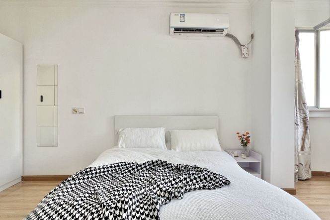 Big room with balcony near Qufu rd, beside the suzhou greek, near TJU,advance booking accepted 