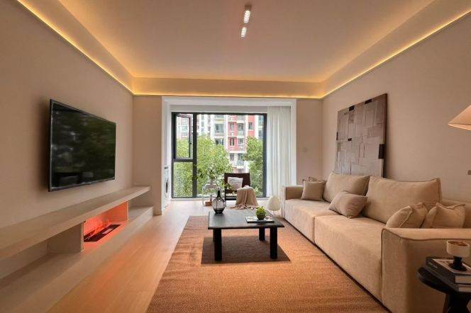 Suzhou creek newly renovated stylish 3 br Apt &floor heating for 19k