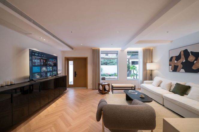brand new  big  duplex 4brs floor heating nice garden near line 1,4 and Xujiahui