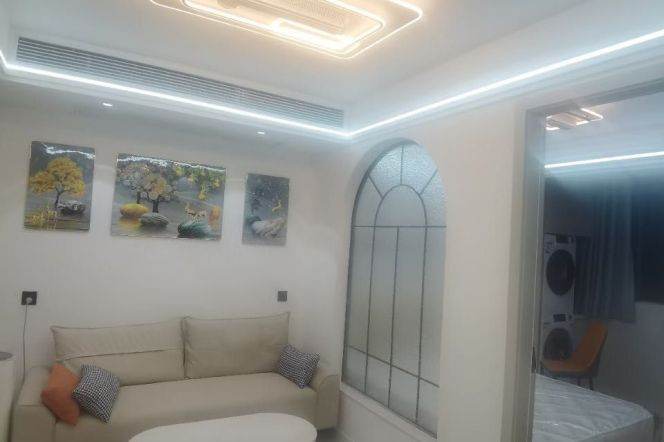 weining rd renovated 3br with a living room no elevator @L2