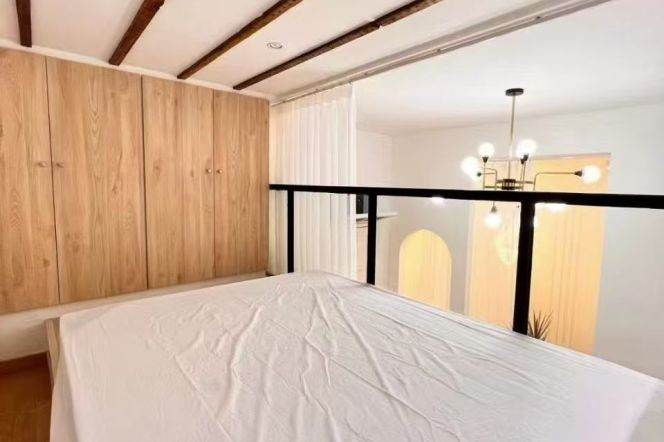 Cozy Loft with Bonus Room near iapm
