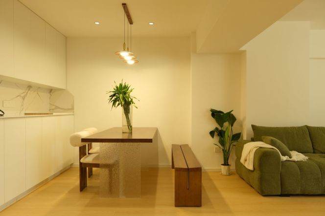 Short Term super nice modern 3 br with 2 baths 17K golden location M2/7/14 Jing'an Temple 