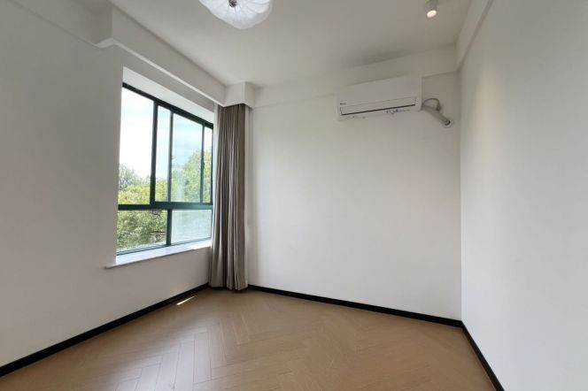 Pudong 155 sqm 4 br Apt &floor heating &oven 25k