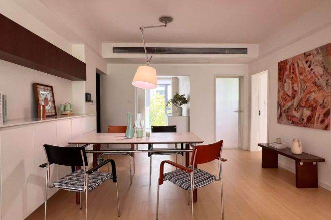 Suzhou creek newly renovated stylish 3 br Apt &floor heating for 19k