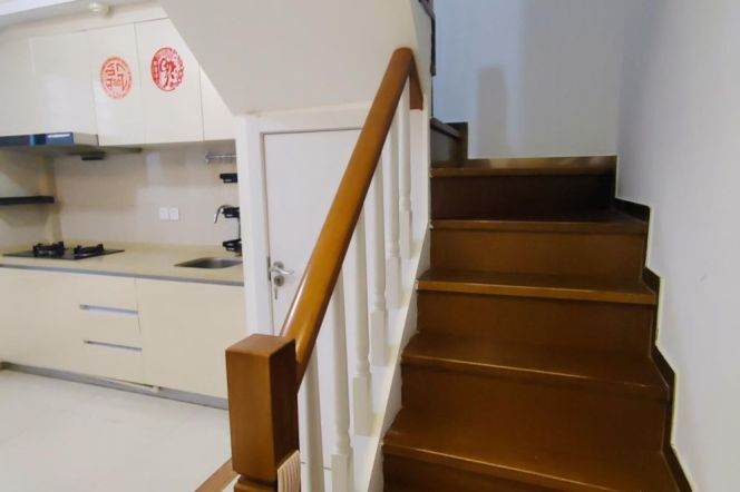 Good price 3-bedroom next NYU shangHai with nice view . L6/8/11 Oriental sports center st.
