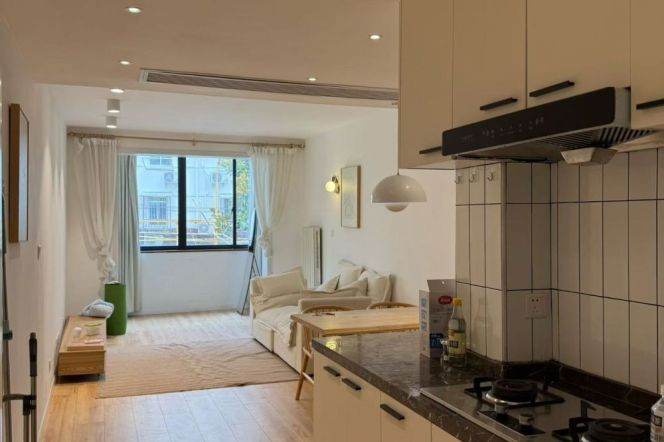 Spacious 1BR Apartment | Central AC & Oven, Near SJTU & Cafés