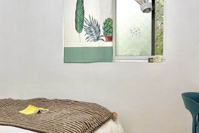 Master bedroom near jingan temple, with international roommates, close to ECNU