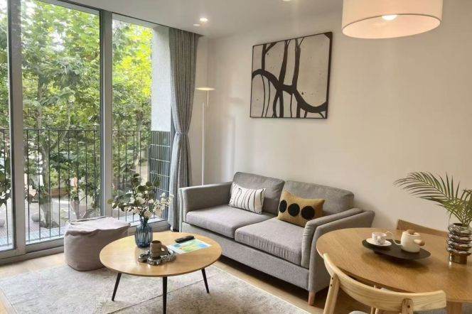 2BR near line 1/9/11 Xujiahui and Jiao'tong Uni can long and short term lease