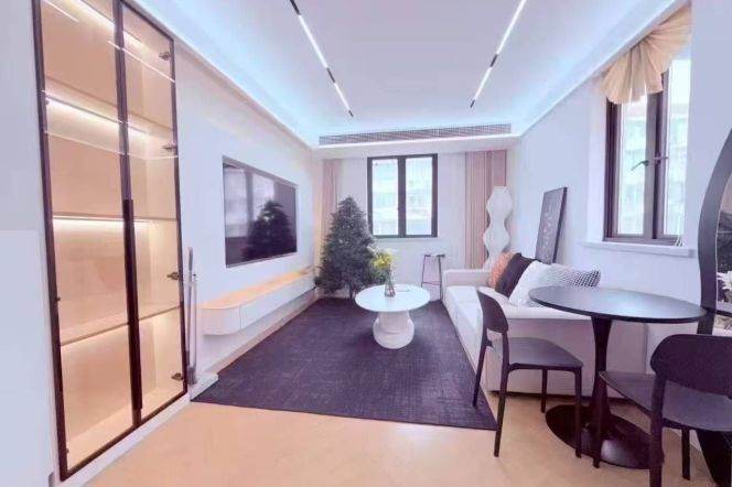 loushanguan rd 1br with living room@L2/15