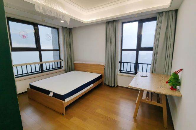 Good price 3-bedroom next NYU shangHai with nice view . L6/8/11 Oriental sports center st.