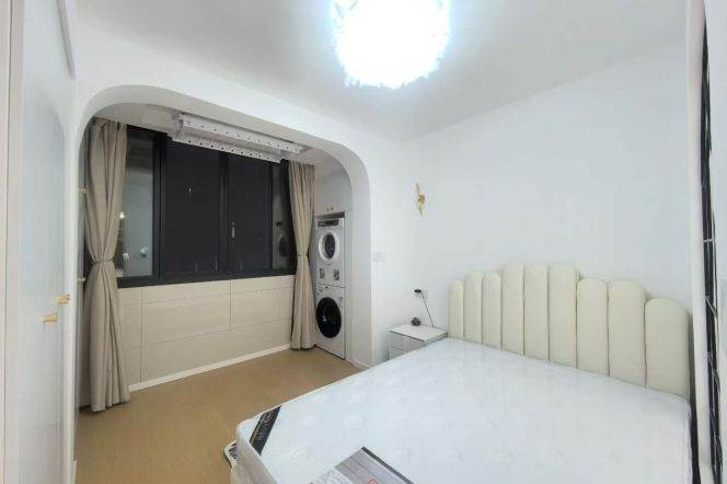 Loushanguan rd/cozy 1br 1lr/bright room/balcony/Nr Suzhou creek,@L15/2