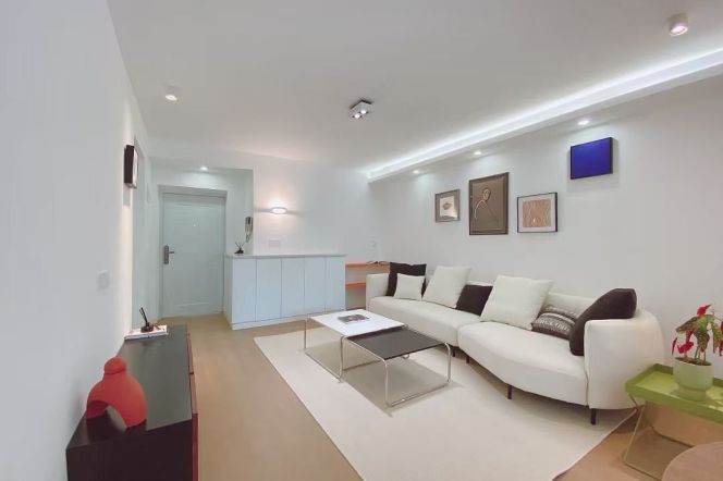 Jing’an morden & stunning 2-bedroom 2bt with 15k