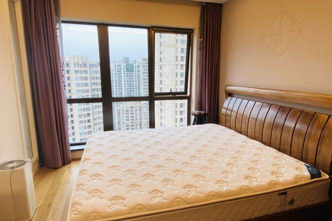 Modern 102m² LOFT: 2 Bed, 2 Bath near Shanghai Railway Station