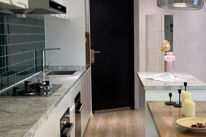 High-rise 2br Flat close to West Nanjing Road