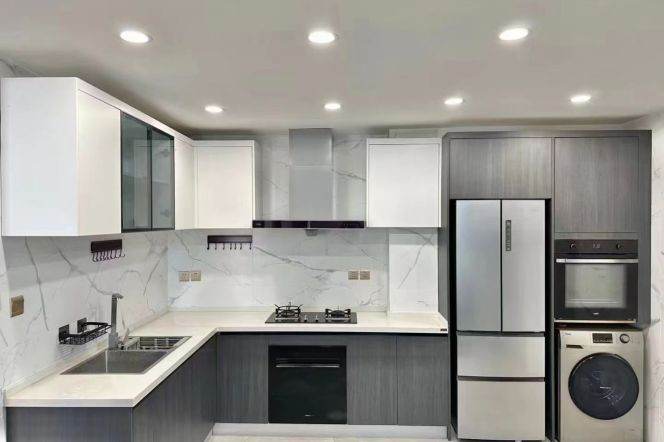 Modern decoration 3brs with floor heating and balcony in Xintiandi 