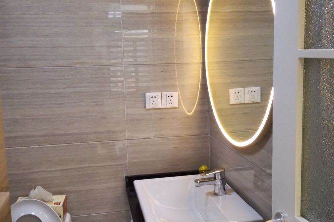 Modern 102m² LOFT: 2 Bed, 2 Bath near Shanghai Railway Station