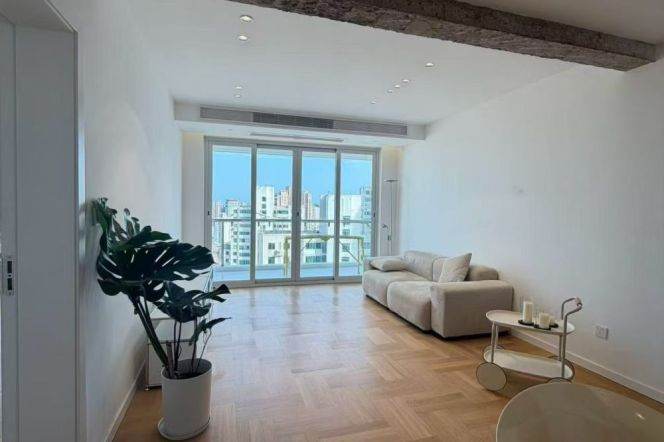 Moder decoration 2brs with floor heating and balcony in Xujiahui