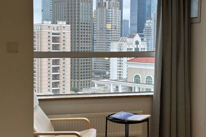 High-rise 2br Flat close to West Nanjing Road