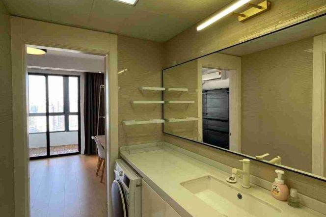 Stunning View+Modern&Really Bright 2Bdrs 1Bath Apt+West Nanjing Rd+Large Balconies+Green Compound