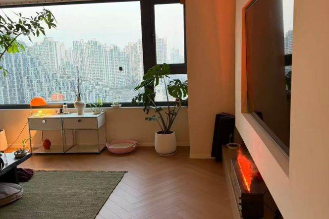 Jing'an Suzhou Creek 128sqm spacious 1Br 1cloakroom wt floor heating