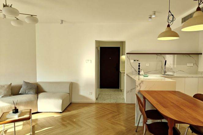 Jing'an, 2br, 1ba, with a storage room, a walk in closet | 5 mins to L14 Wuding Rd St