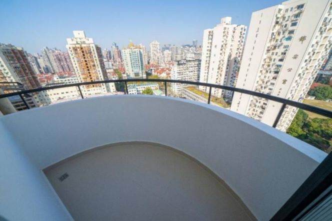 Jing'an Changping rd 130 sqm 2 br Apt&Balcony with huge living room