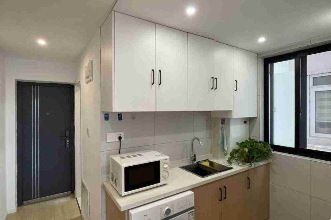 Spacious&Really Bright Elevator 1Bdr 1Bath Apt/ L1+7 Chang Shu Rd+Great View+Large Covered Balcony