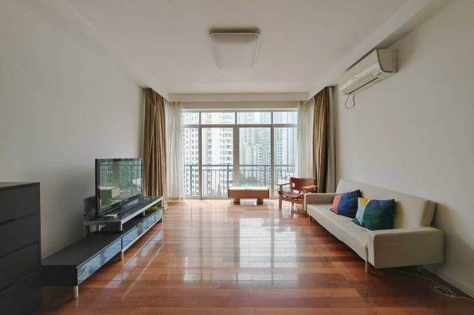 Spacious 3Brs/2Lrs/2Bts apt nr Changping rd, M2/7/14