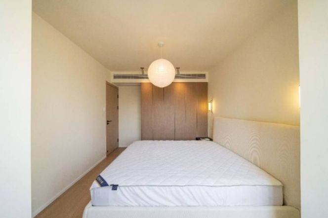 Jing'an Changping rd 130 sqm 2 br Apt&Balcony with huge living room