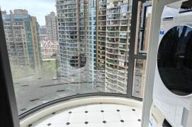 Nr West Nanjing Rd St| 3br, 2ba, with a indoor balcony, compoud with nice management, high floor