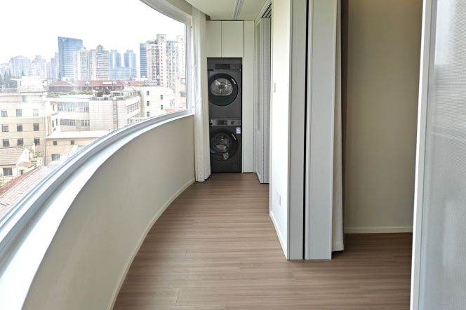 Jing'an, 2br, 1ba,walk-in closet, big indoor balcony | 7 mins walk to L2/11 Jiangsu Rd St